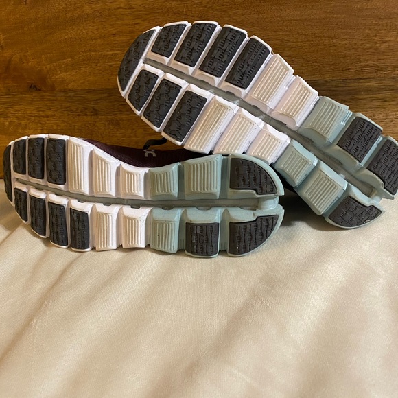 On Women’s Cloud X Sneaker, Size 5.5, women’s - Picture 2 of 6